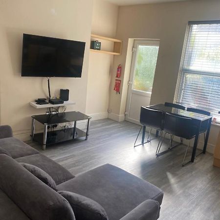 Spacious 4 Bedroom House Near Stokes Croft!! Central!!! 브리스틀 외부 사진