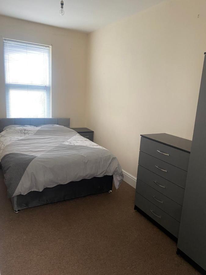 Spacious 4 Bedroom House Near Stokes Croft!! Central!!! 브리스틀 외부 사진