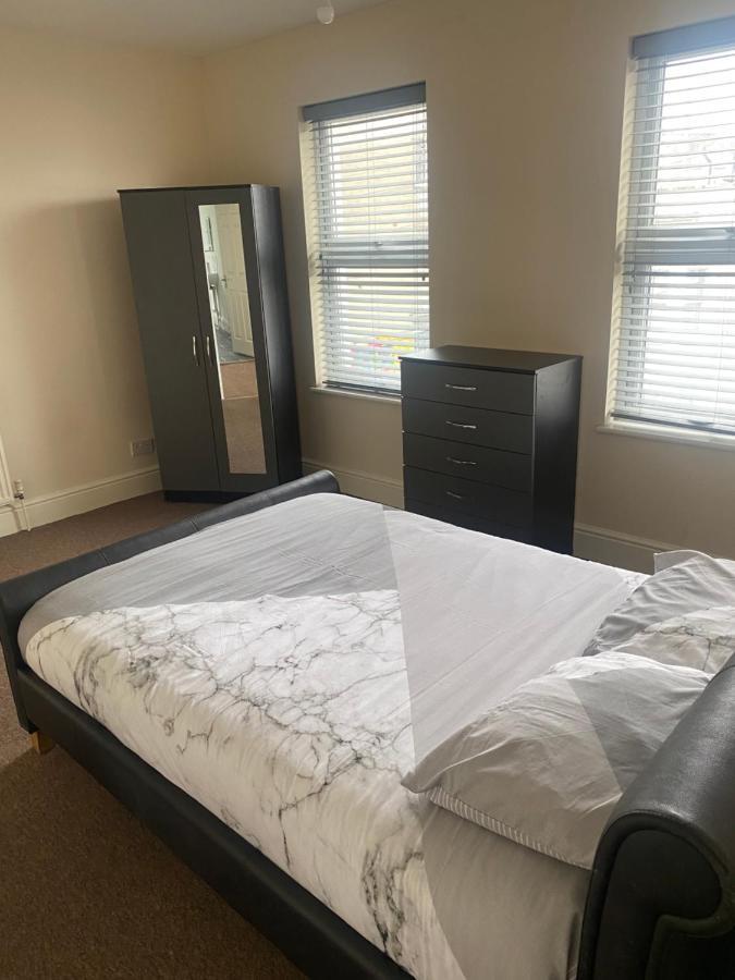 Spacious 4 Bedroom House Near Stokes Croft!! Central!!! 브리스틀 외부 사진