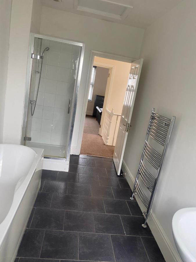 Spacious 4 Bedroom House Near Stokes Croft!! Central!!! 브리스틀 외부 사진