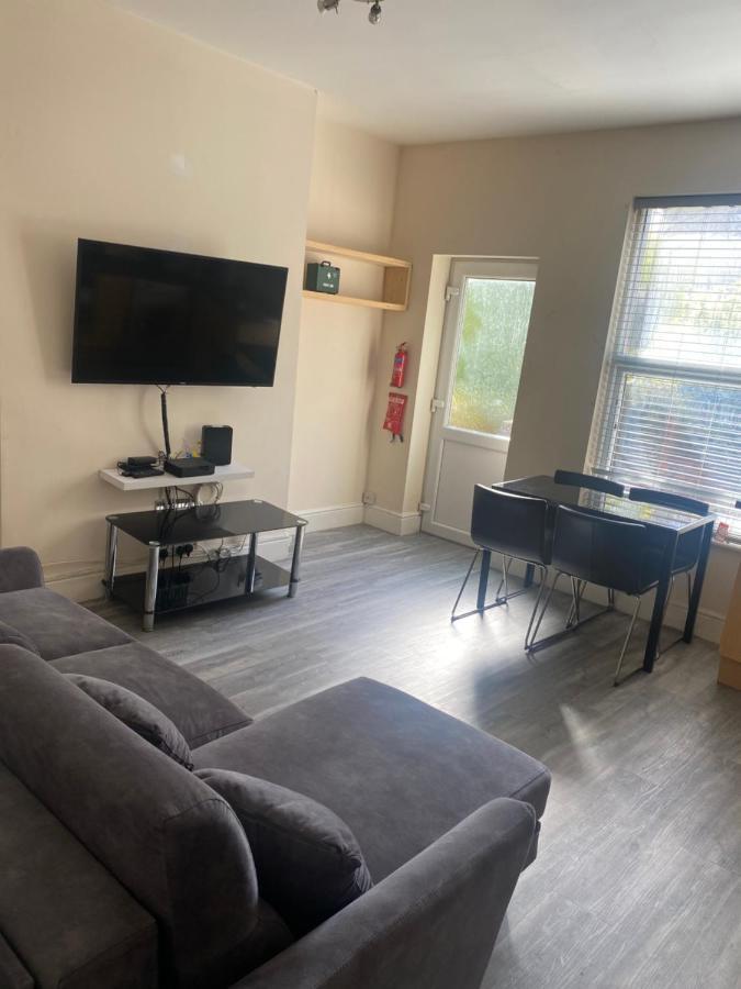 Spacious 4 Bedroom House Near Stokes Croft!! Central!!! 브리스틀 외부 사진