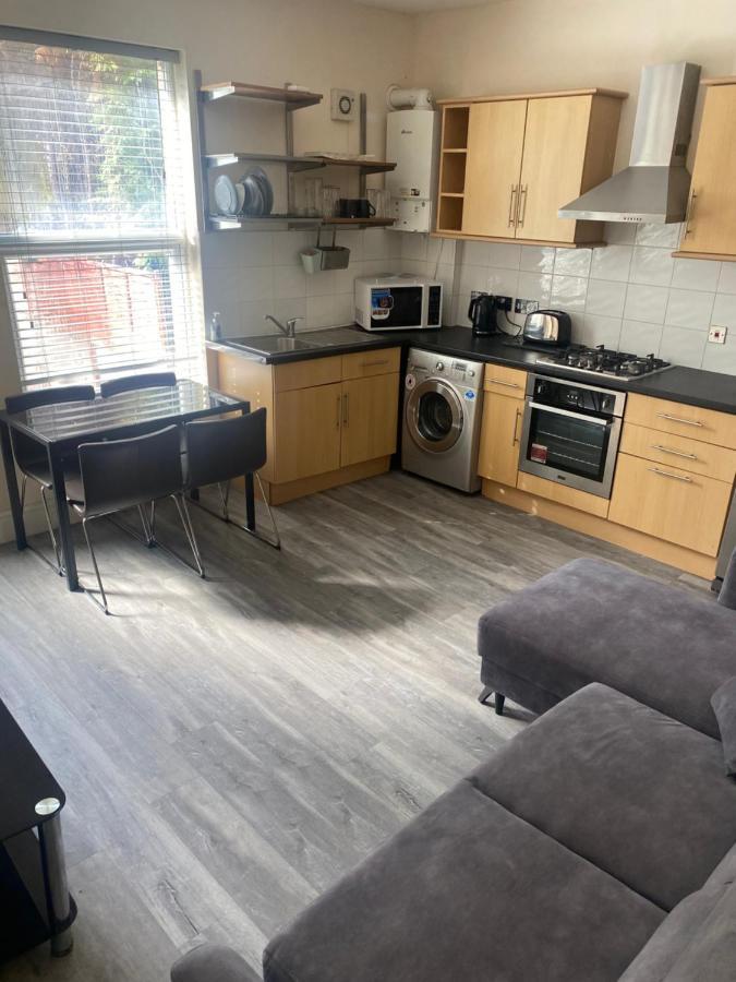 Spacious 4 Bedroom House Near Stokes Croft!! Central!!! 브리스틀 외부 사진