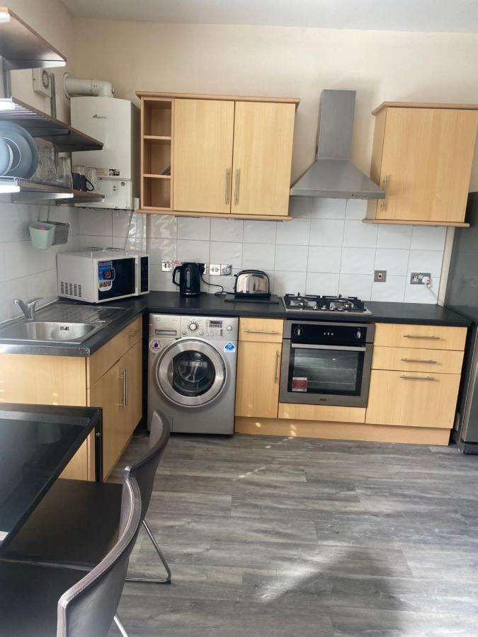 Spacious 4 Bedroom House Near Stokes Croft!! Central!!! 브리스틀 외부 사진