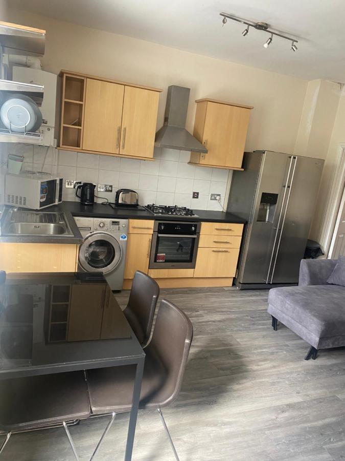 Spacious 4 Bedroom House Near Stokes Croft!! Central!!! 브리스틀 외부 사진